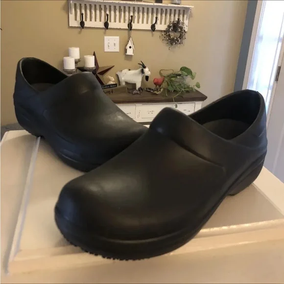 CROCS | Shoes | Crocs Womens Rubber Slipresistant Black Work Clog Shoes  Size W | Poshmark